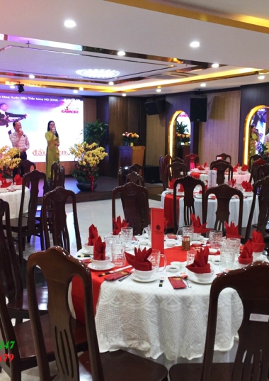 TRANG TRÍ TIỆC HỘI NGHỊ