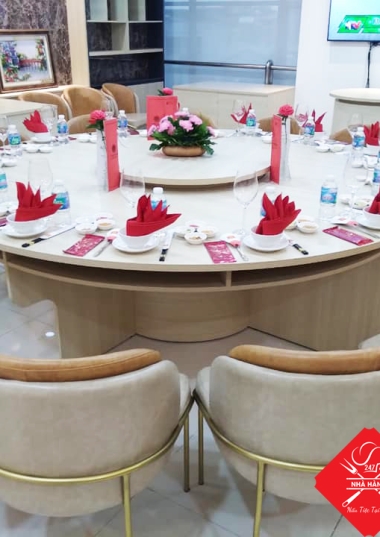 TRANG TRÍ TIỆC HỘI NGHỊ