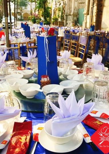 TRANG TRÍ TIỆC HỘI NGHỊ